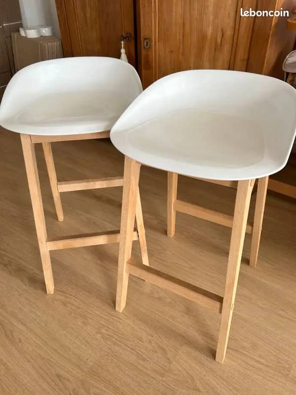 Lot 2 Tabourets blancs SKLUM · photo 2
